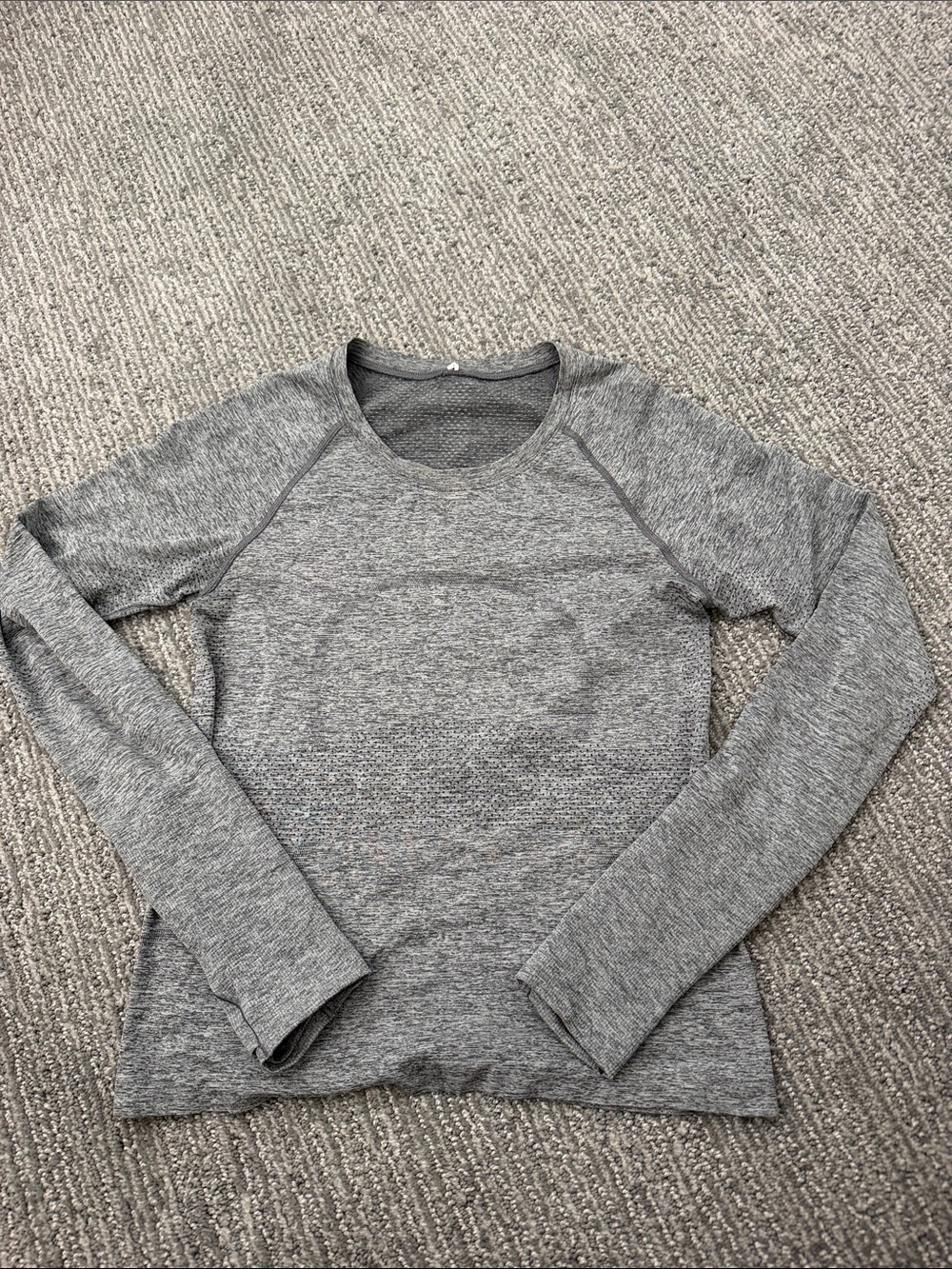 Lululemon heathered grey swiftly Long Sleeve Top